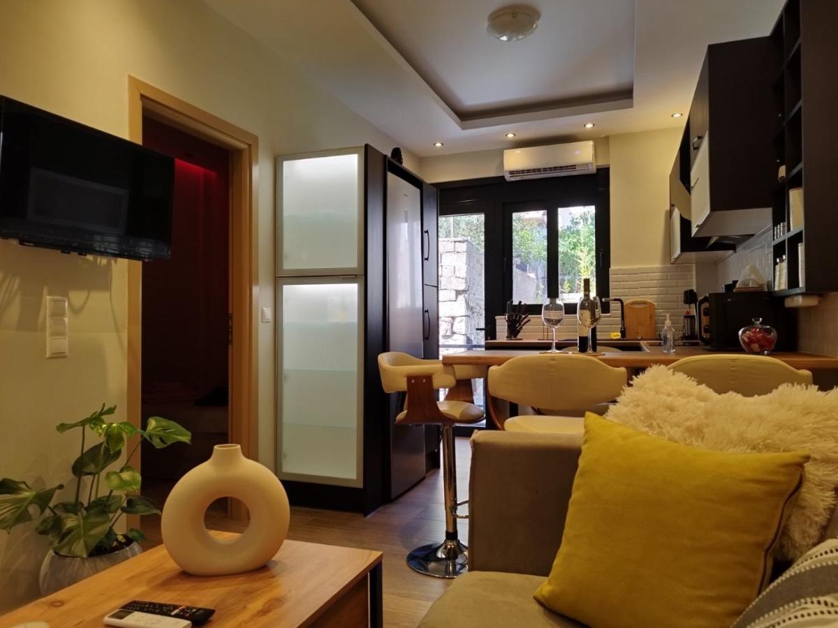 Luxurious Apartment In The Heart Of Town ! 루트라키 외부 사진