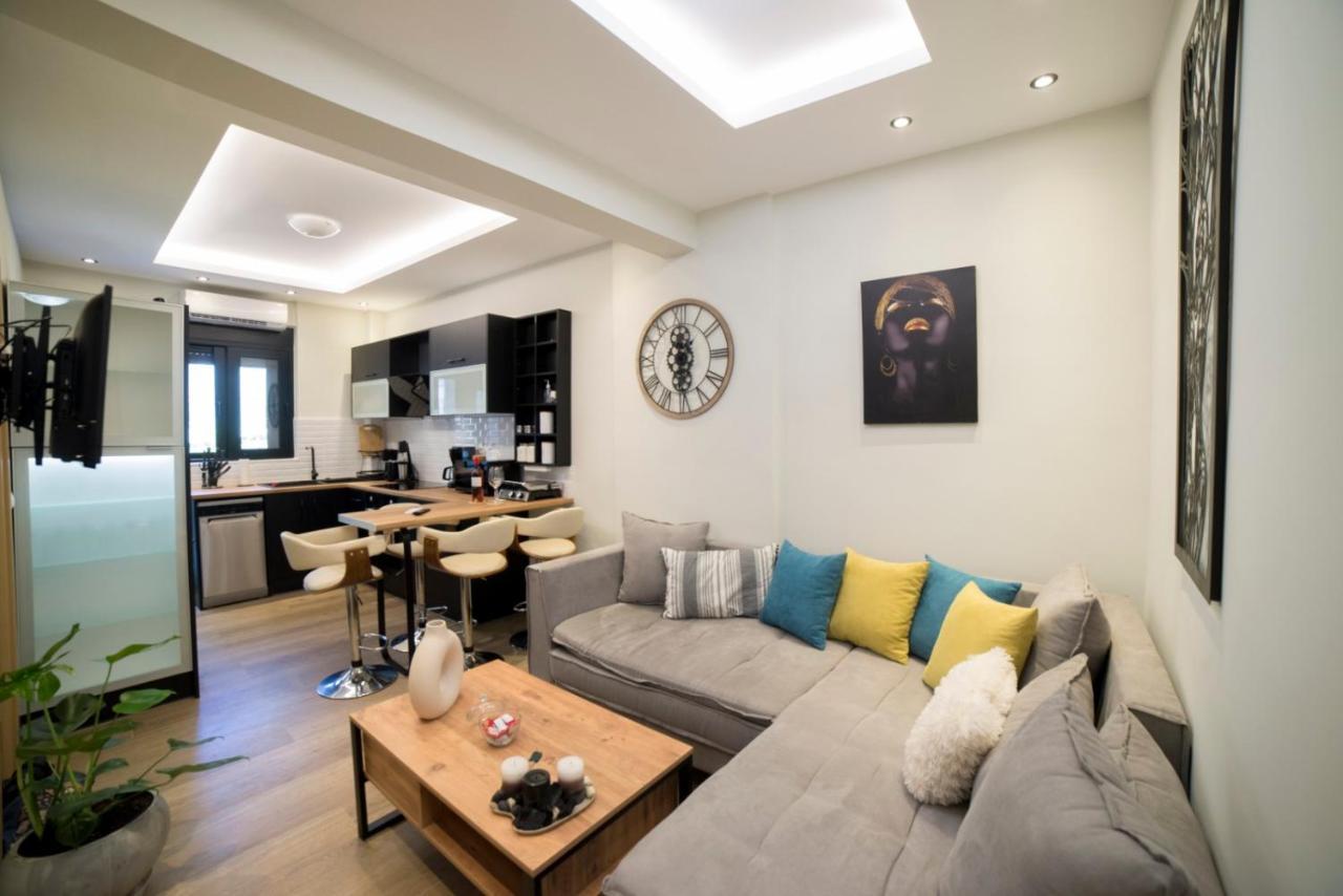 Luxurious Apartment In The Heart Of Town ! 루트라키 외부 사진
