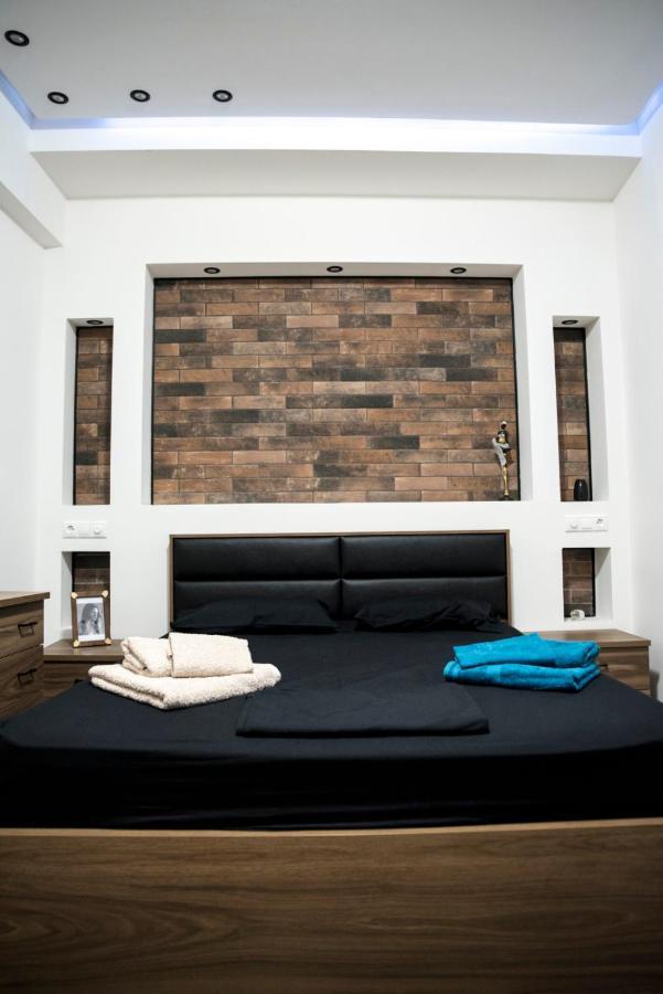 Luxurious Apartment In The Heart Of Town ! 루트라키 외부 사진