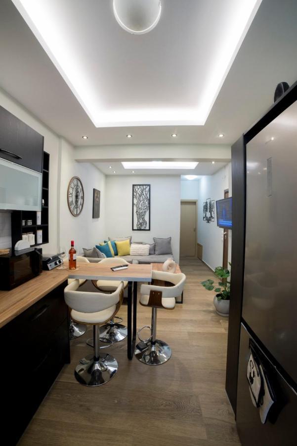 Luxurious Apartment In The Heart Of Town ! 루트라키 외부 사진