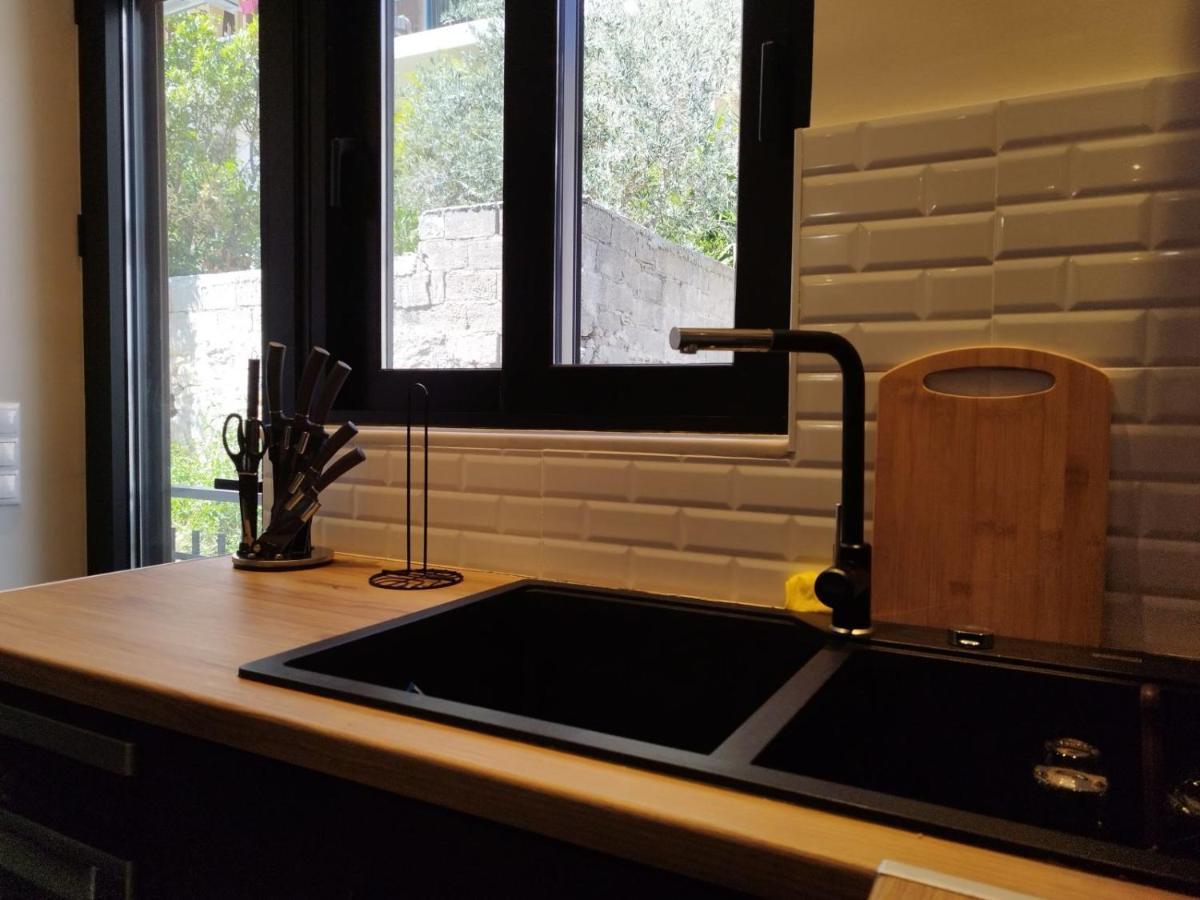 Luxurious Apartment In The Heart Of Town ! 루트라키 외부 사진