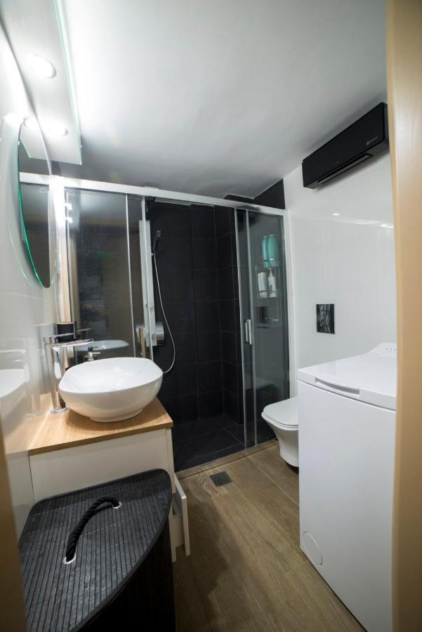 Luxurious Apartment In The Heart Of Town ! 루트라키 외부 사진